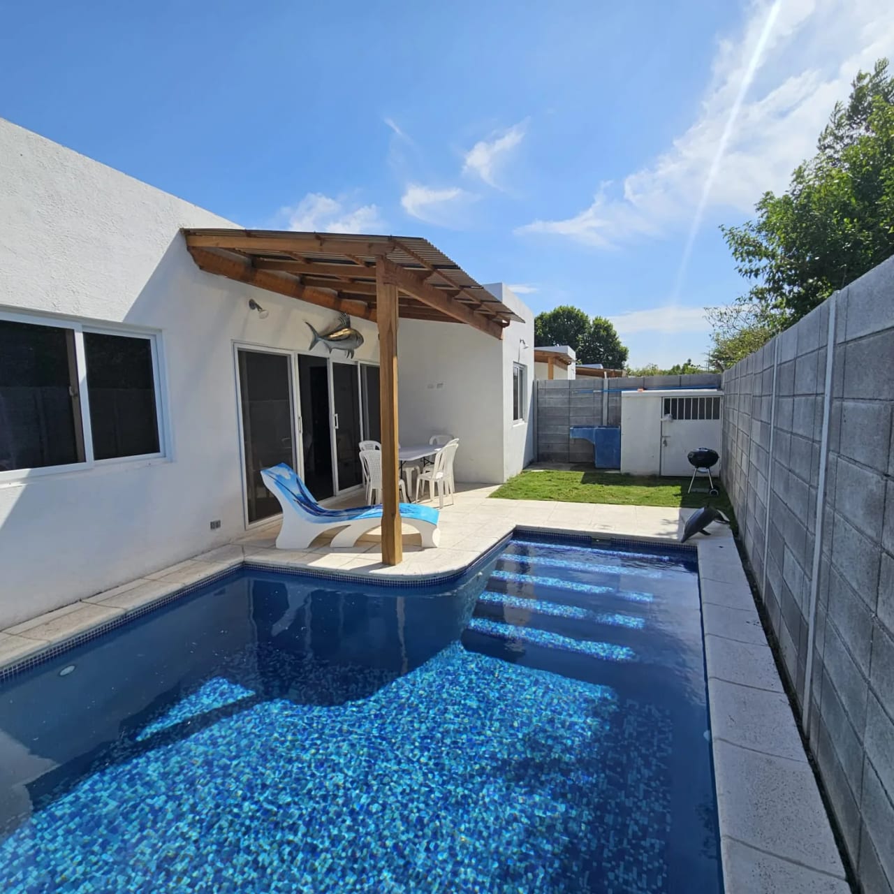 Casa amueblada en venta Candelaria 3 habitaciones + Piscina y AC — Casa vacacional en Venta en Monterrico, Santa Rosa — foto 9 de 10