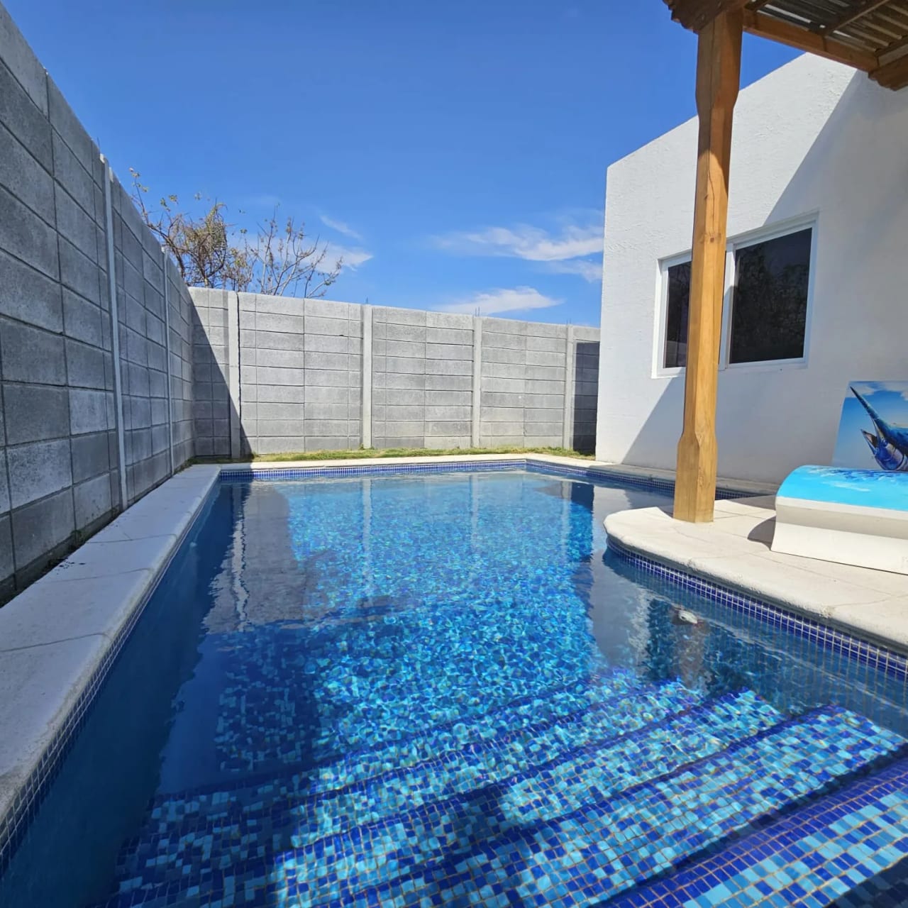 Casa amueblada en venta Candelaria 3 habitaciones + Piscina y AC — Casa vacacional en Venta en Monterrico, Santa Rosa — foto 1 de 10
