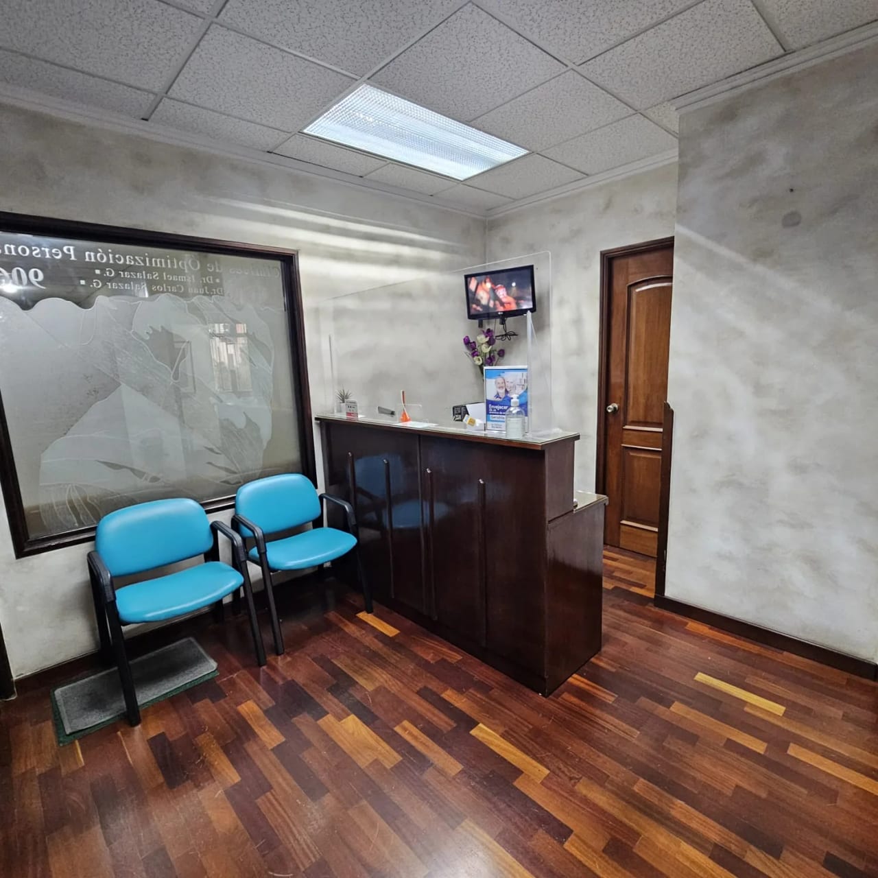 Oficina amueblada en renta zona 15 clinica Multimédica de 1 ambiente — Clínica en Alquiler en Multimedica, Zona 15, Guatemala, Ciudad — foto 1 de 7