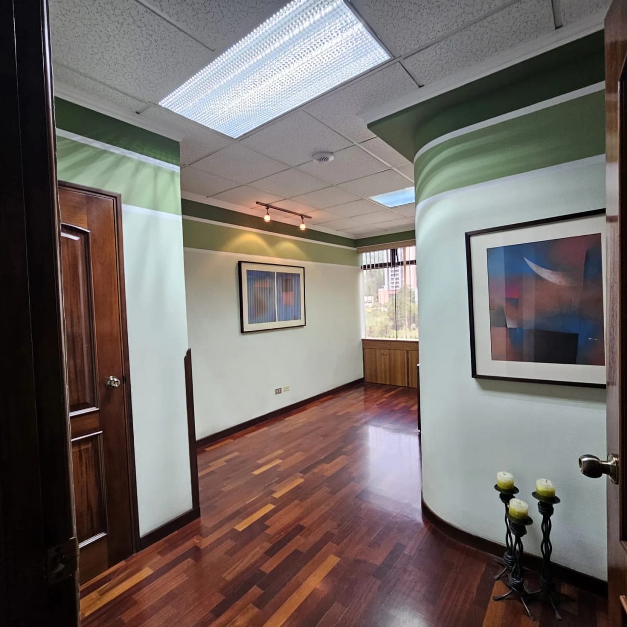 Oficina amueblada en renta zona 15 clinica Multimédica de 1 ambiente — Clínica en Alquiler en Multimedica, Zona 15, Guatemala, Ciudad — foto 6 de 7