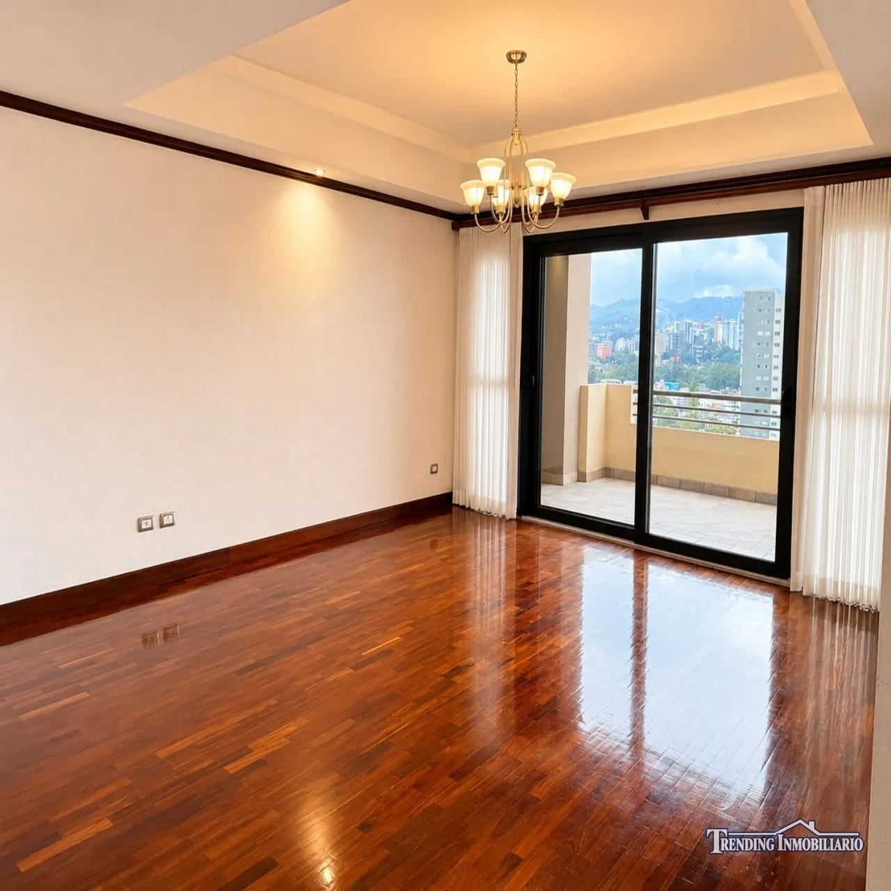 Apartamento en venta zona 10 Edificio Torre Castelar de 4 habitaciones — Apartamento en Venta en Torre Castelar, Zona 10, Guatemala, Ciudad — foto 5 de 9