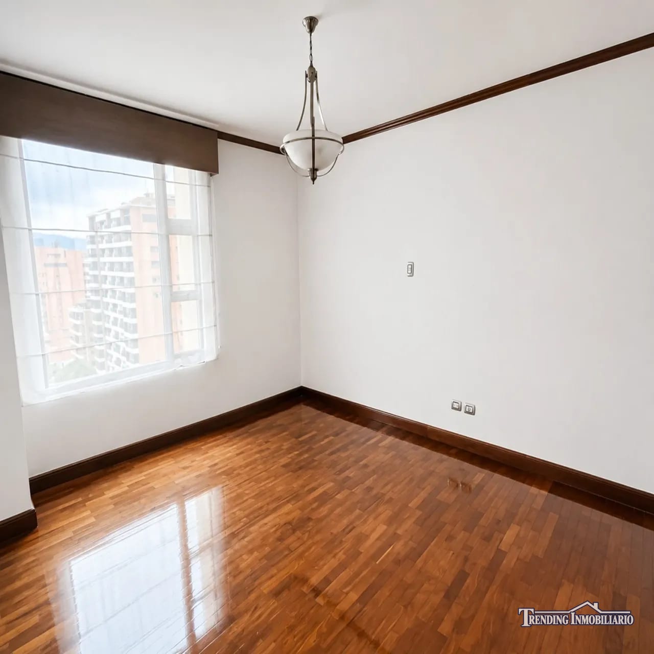 Apartamento en renta zona 10 Edificio Torre Castelar de 4 habitaciones — Apartamento en Alquiler en Torre Castelar, Zona 10, Guatemala, Ciudad — foto 9 de 11