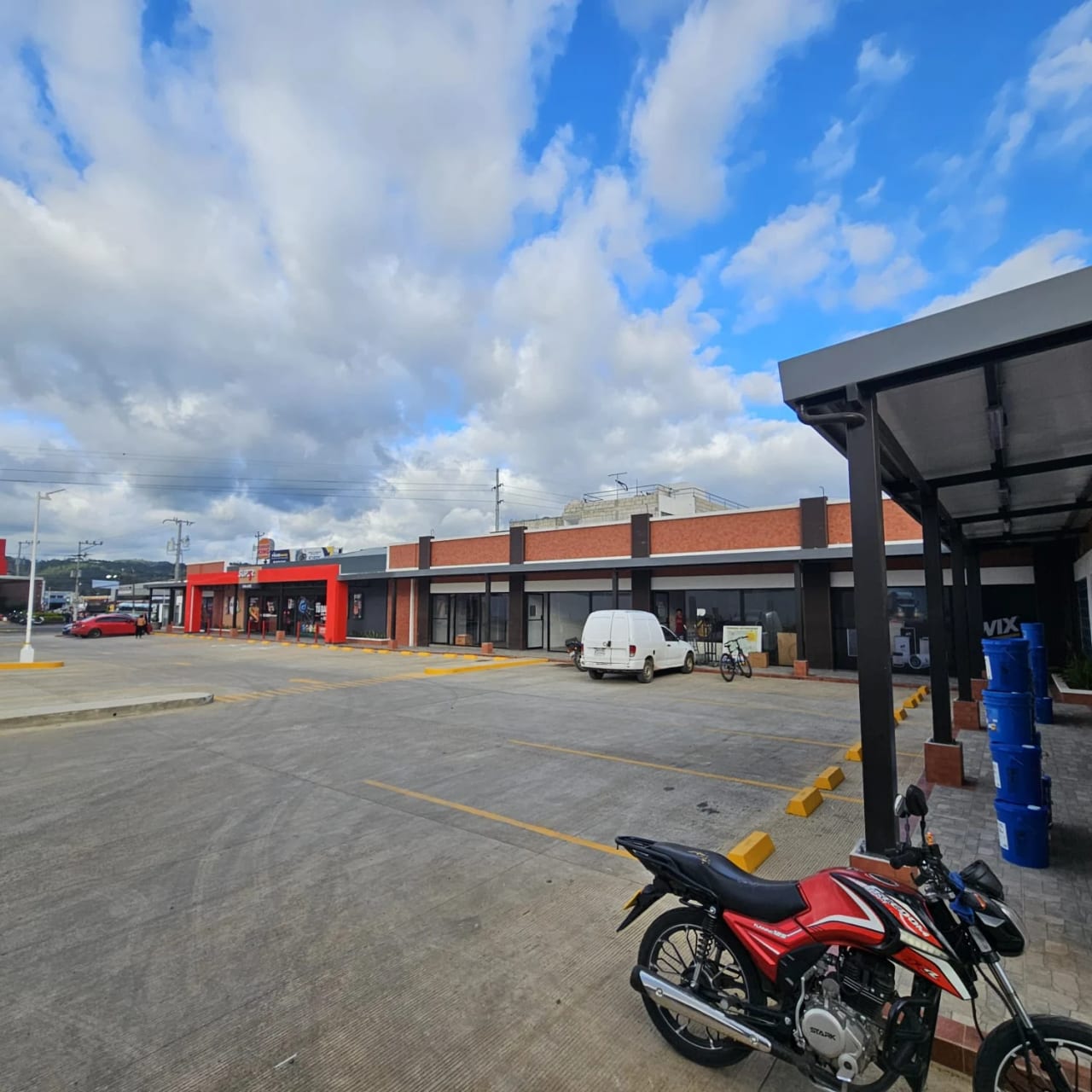 Local comercial en renta Km 50 Chimaltenango Plaza La Pura Uva, 50 m2 — Local en Venta en El Tejar, Chimaltenango — foto 2 de 10