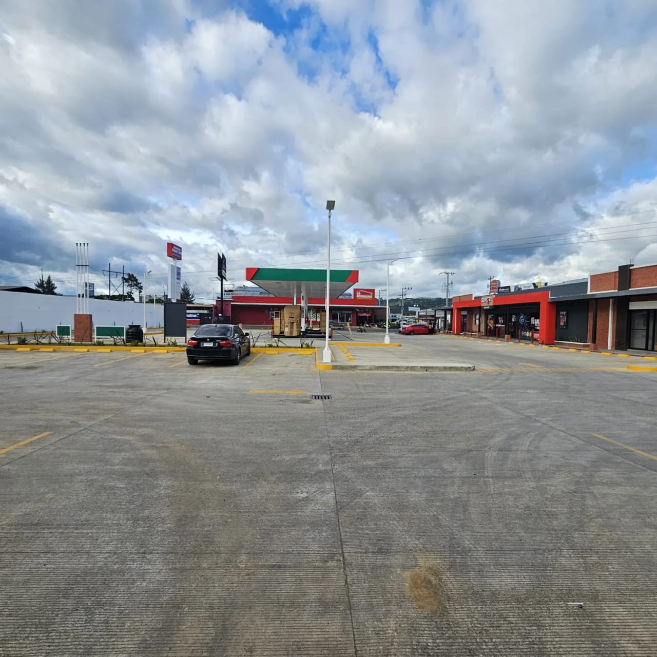 Local comercial en renta Km 50 Chimaltenango Plaza La Pura Uva, 50 m2 — Local en Venta en El Tejar, Chimaltenango — foto 3 de 10