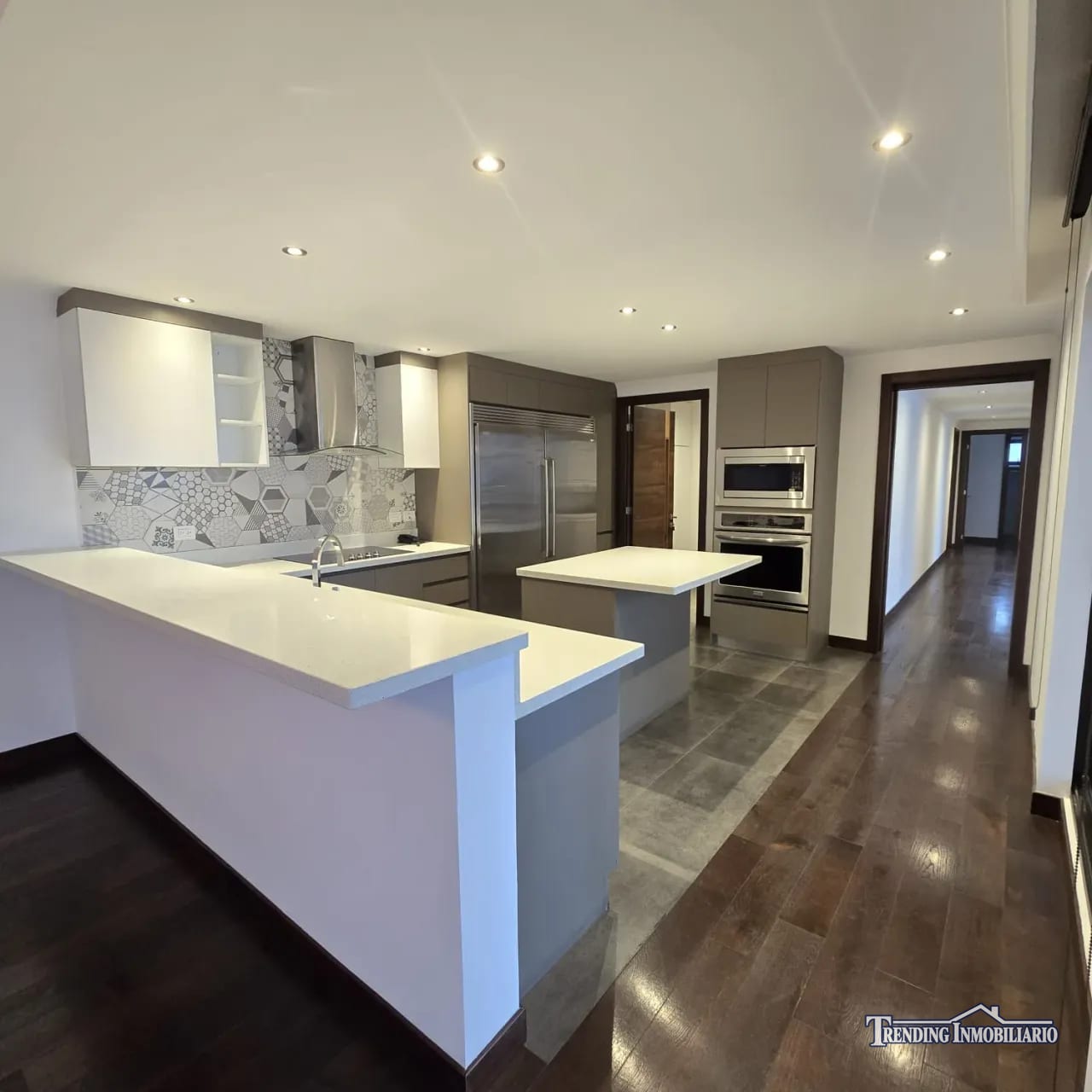 Apartamento en renta Zona 14, Ikonia de 3 habitaciones + 3 parqueos — Apartamento en Alquiler en Ikonia, Zona 14, Guatemala, Ciudad — foto 2 de 9