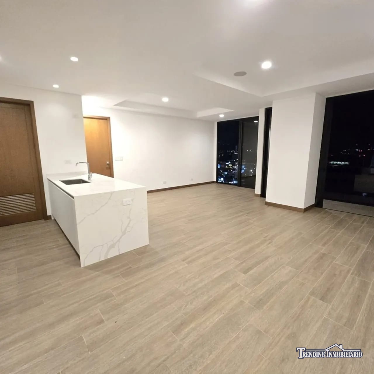 Apartamento en renta Zona 10 Ferre Diez de 2 habitaciones + 2 parqueos — Apartamento en Alquiler en Ferré Diez, Zona 10, Guatemala, Ciudad — foto 3 de 11
