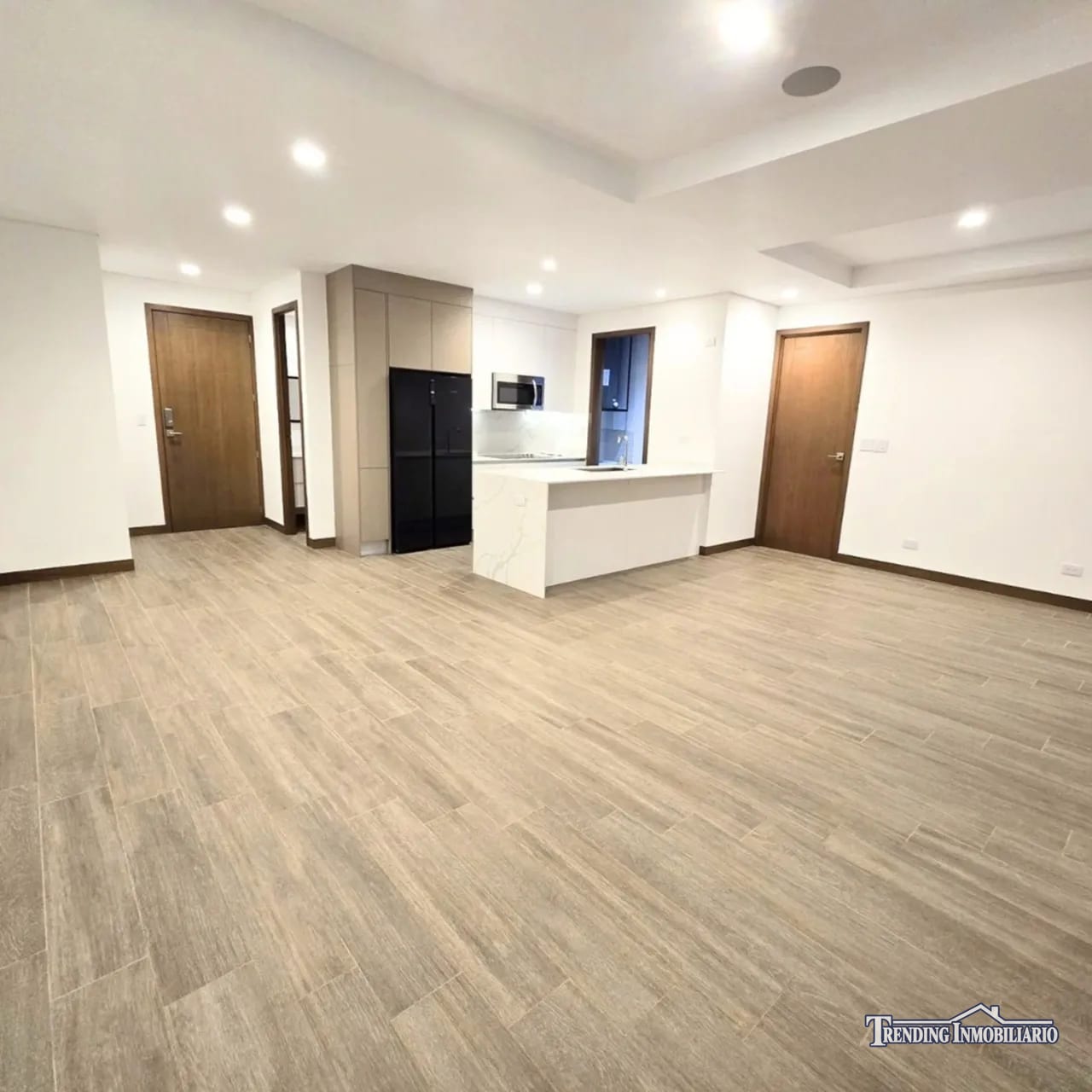 Apartamento en renta Zona 10 Ferre Diez de 2 habitaciones + 2 parqueos — Apartamento en Alquiler en Ferré Diez, Zona 10, Guatemala, Ciudad — foto 1 de 11