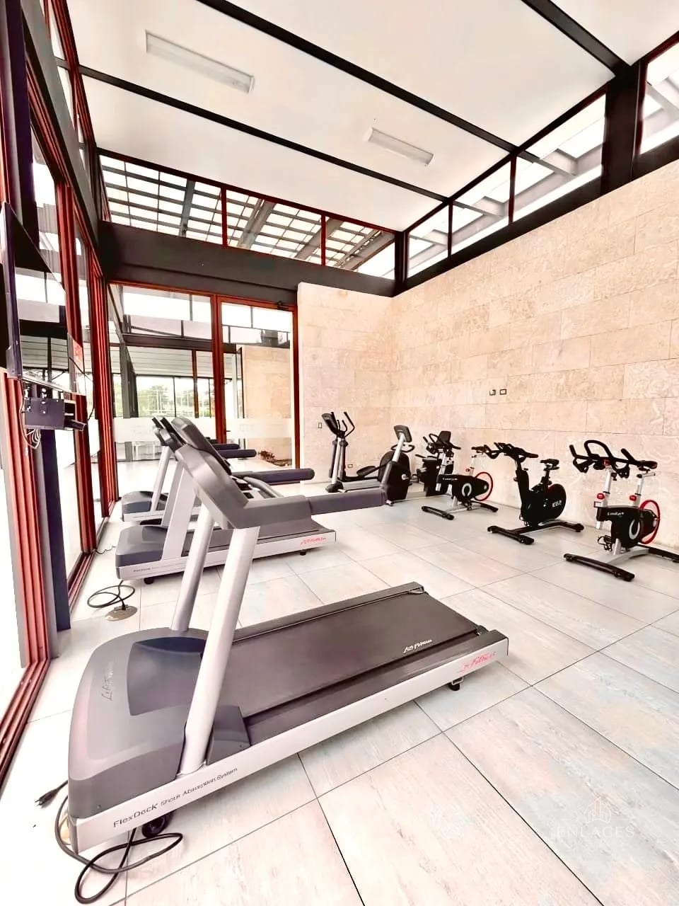 Zona 16 • Apartamento en Renta • Edificio San Isidro 20/21 — Apartamento en Alquiler en San Isidro 20/21, Zona 16, Guatemala, Ciudad — foto 11 de 11
