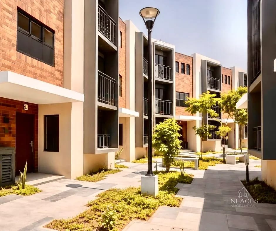Condado Naranjo • Casa en Renta • Condominio Segovia, Alameda Norte — Casa en Alquiler en Condado Naranjo, Zona 4 Mixco, Guatemala, Ciudad — foto 1 de 6