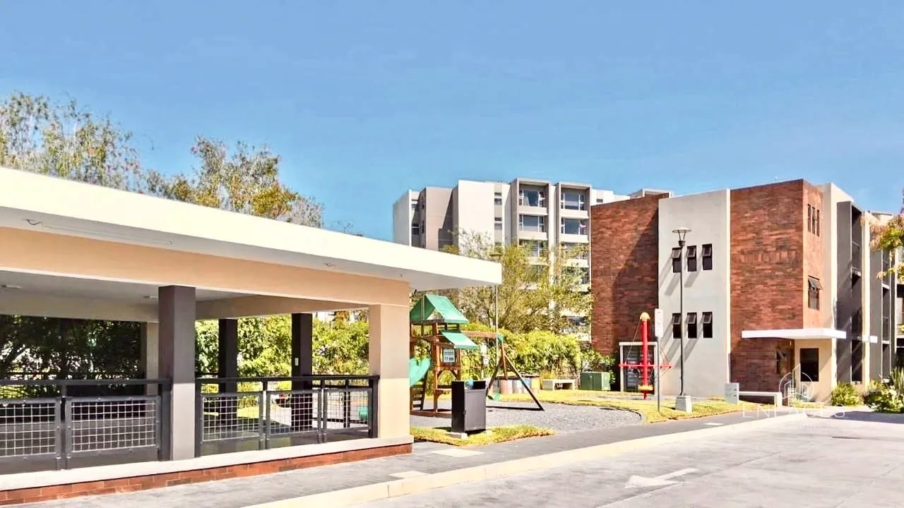 Condado Naranjo • Casa en Renta • Condominio Segovia, Alameda Norte — Casa en Alquiler en Condado Naranjo, Zona 4 Mixco, Guatemala, Ciudad — foto 2 de 6