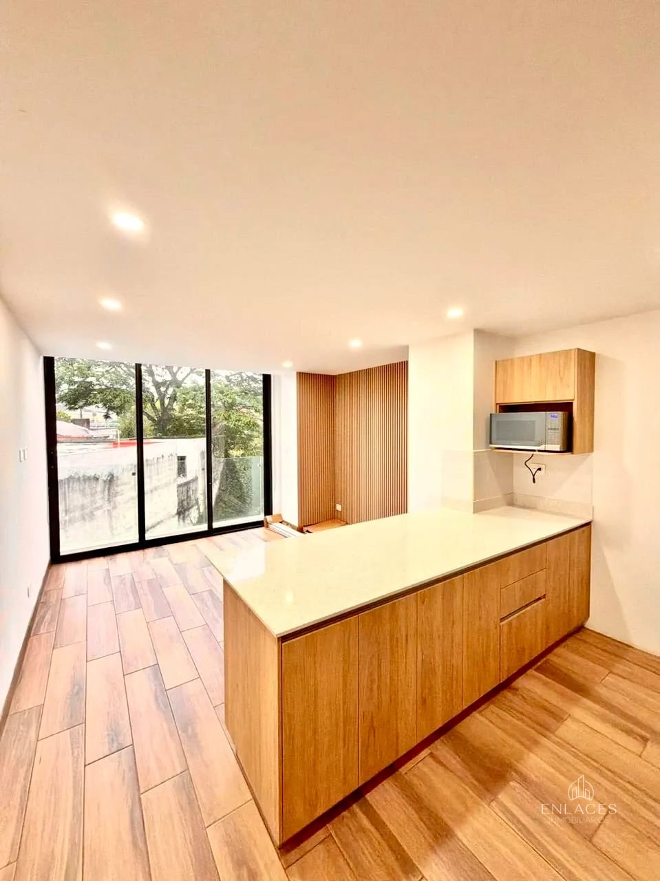 Zona 15 • Apartamento en Renta • Edificio Privé — Apartamento en Alquiler en Zona 15, Guatemala, Ciudad — foto 11 de 13