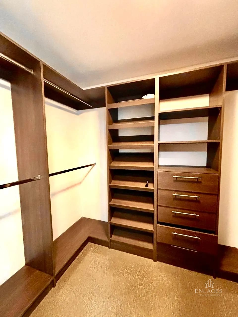 Zona 4 • Apartamento en Venta • Edificio Cuatro Venezia — Apartamento en Venta en Cuatro Venezia, Zona 4, Guatemala, Ciudad — foto 8 de 8