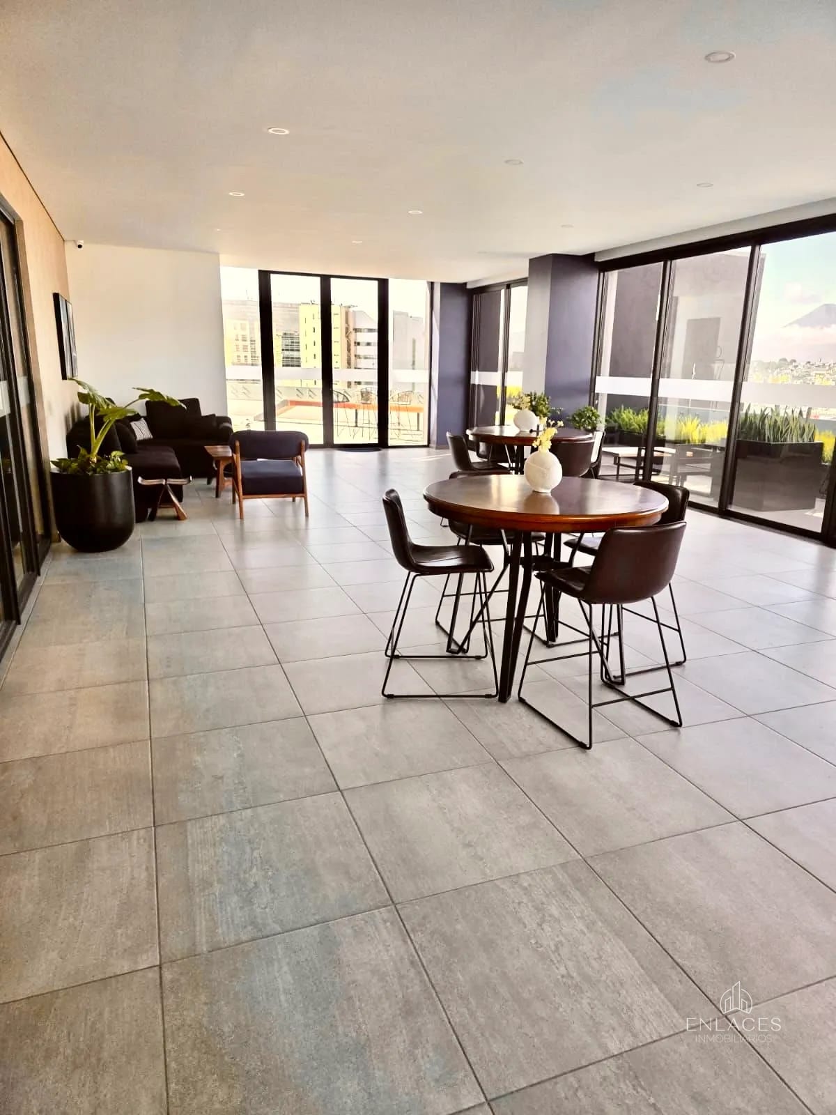 Zona 4 • Apartamento Amueblado en Venta • Edificio Séptimo — Apartamento en Venta en Séptimo, Zona 4, Guatemala, Ciudad — foto 13 de 14