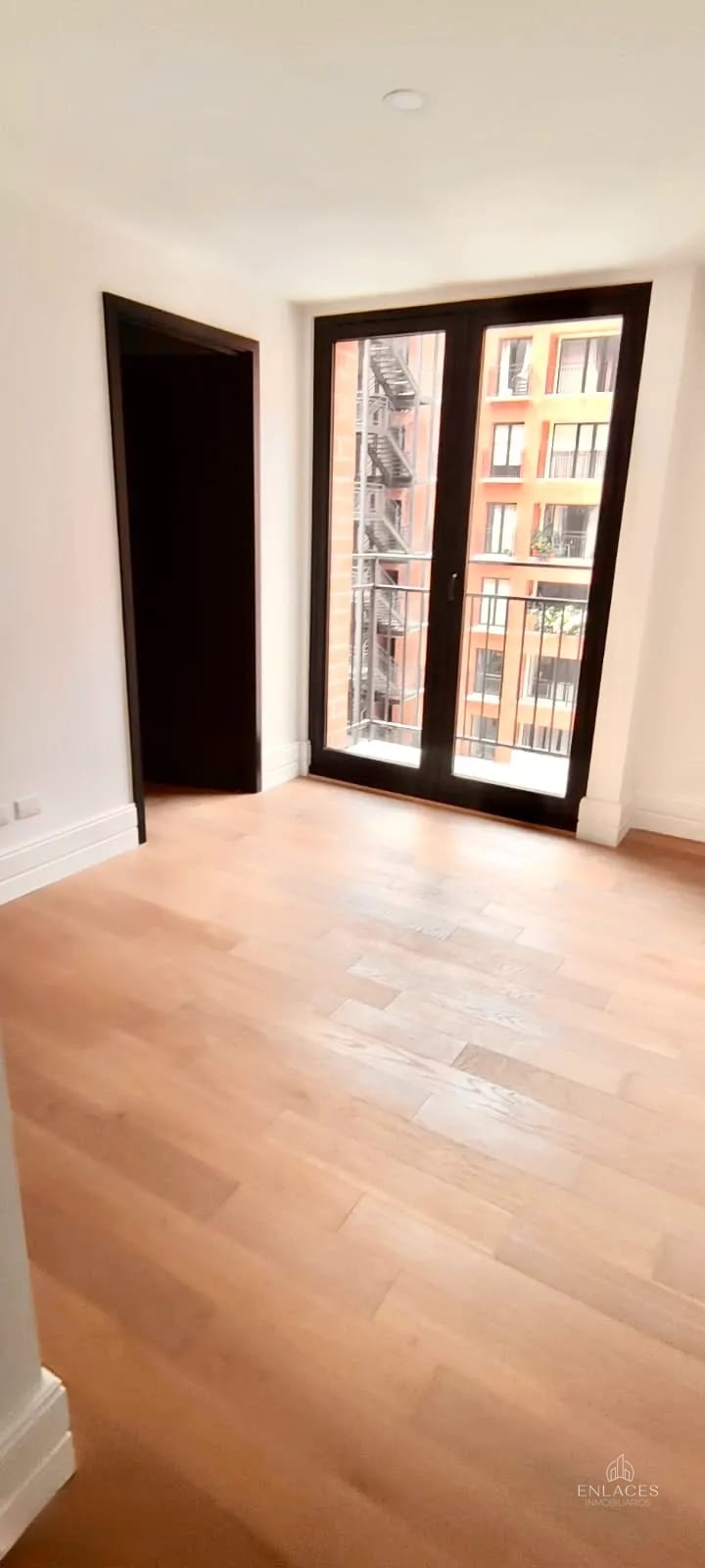 Zona 5 • Apartamento en Renta • Edificio Céntrico — Apartamento en Alquiler en Céntrico, Zona 5, Guatemala, Ciudad — foto 2 de 7