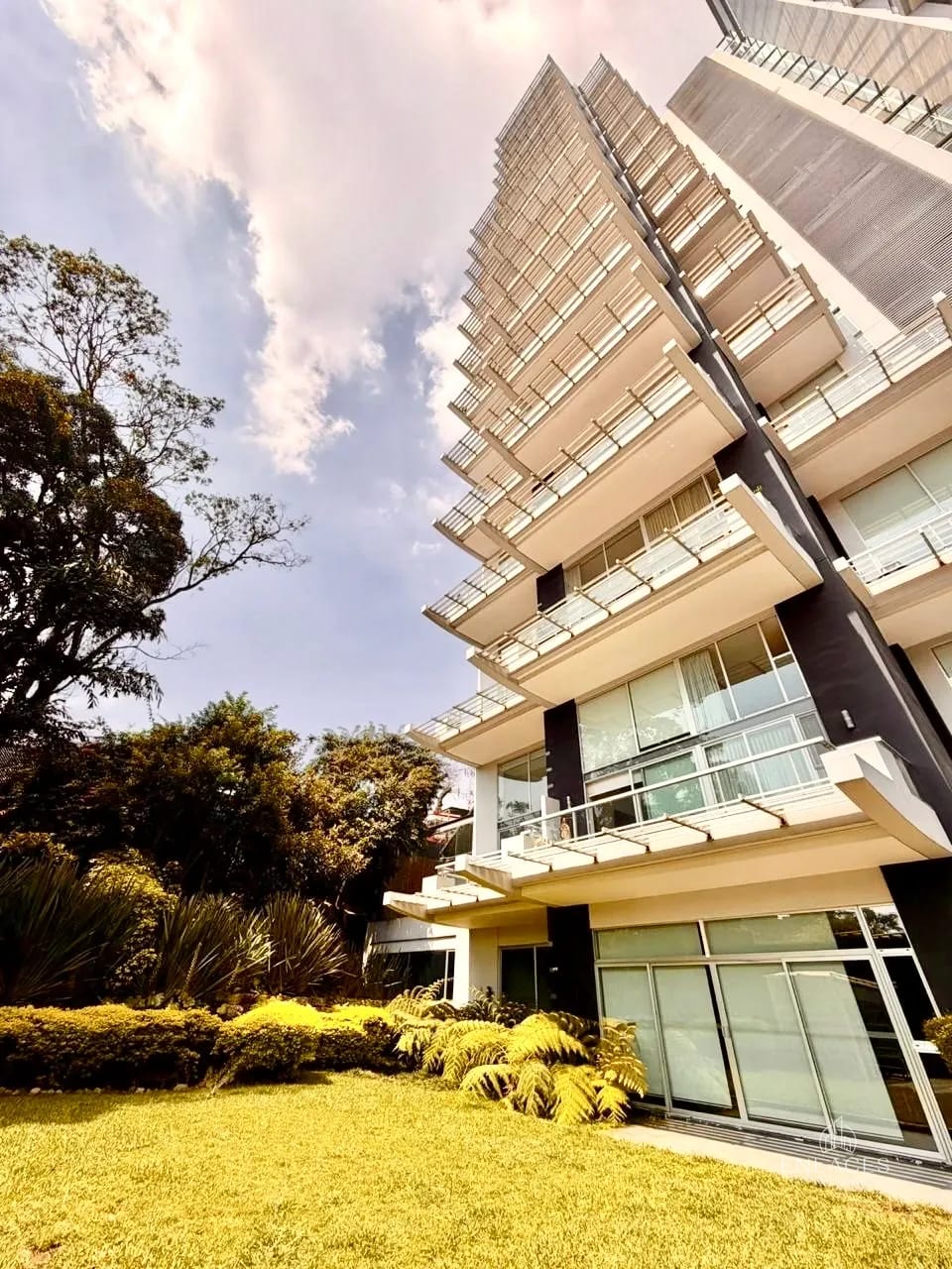 Zona 10 • Apartamento en Renta/Venta • Edificio Atrium — Apartamento en Alquiler en Atrium, Zona 10, Guatemala, Ciudad — foto 5 de 12