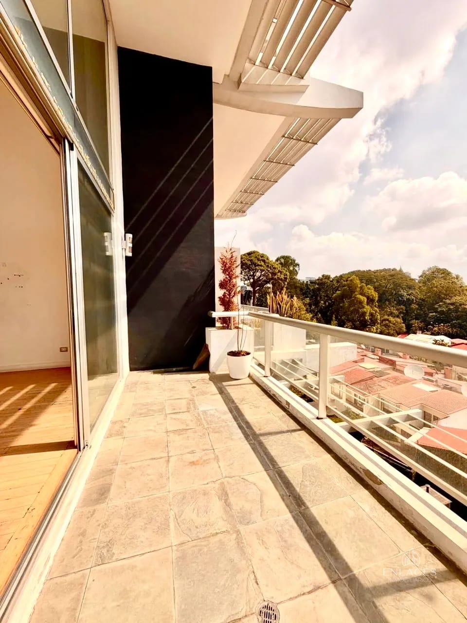 Zona 10 • Apartamento en Renta/Venta • Edificio Atrium — Apartamento en Alquiler en Atrium, Zona 10, Guatemala, Ciudad — foto 7 de 12