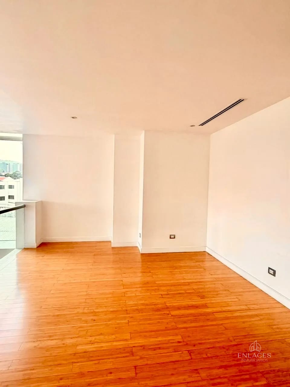 Zona 10 • Apartamento en Renta/Venta • Edificio Atrium — Apartamento en Alquiler en Atrium, Zona 10, Guatemala, Ciudad — foto 10 de 12