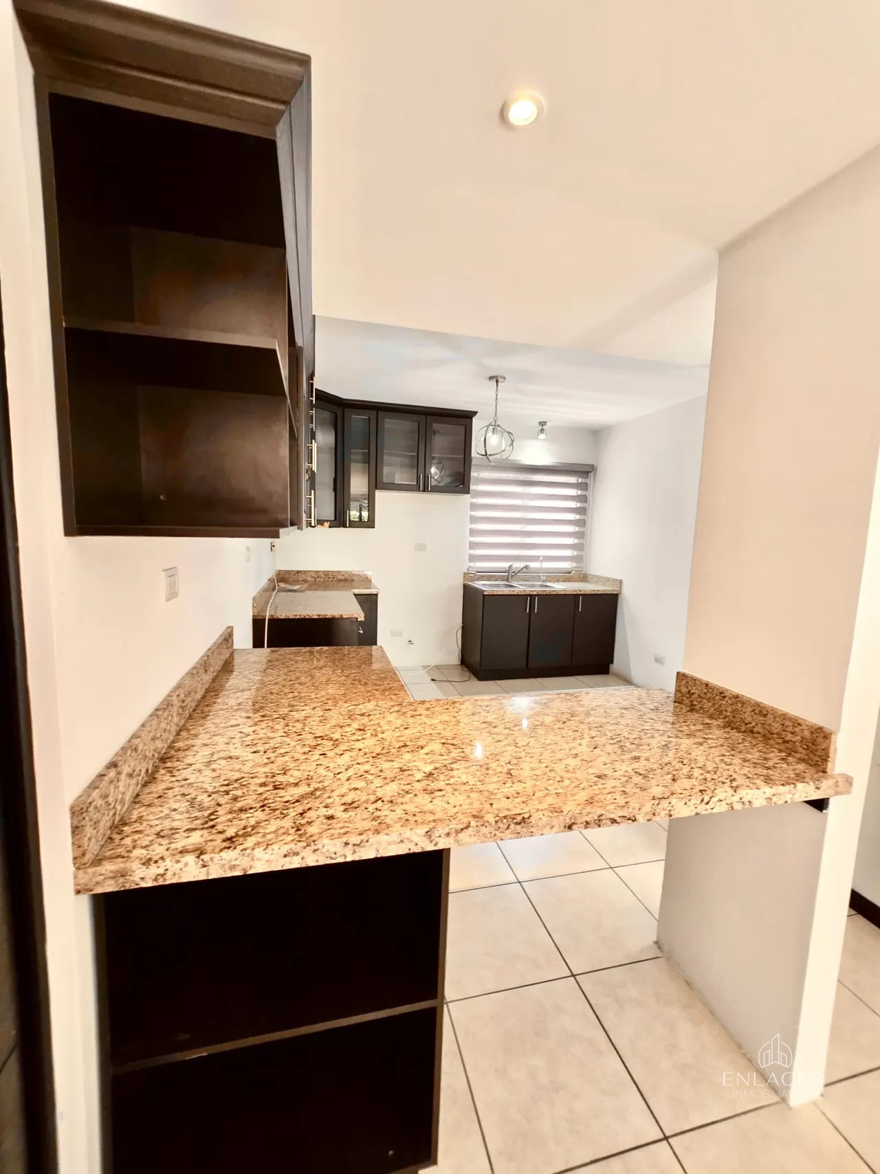 Zona 16 • Casa en Venta • Condominio Vistas de San Isidro — Casa en Venta en Zona 16, Guatemala, Ciudad — foto 2 de 15