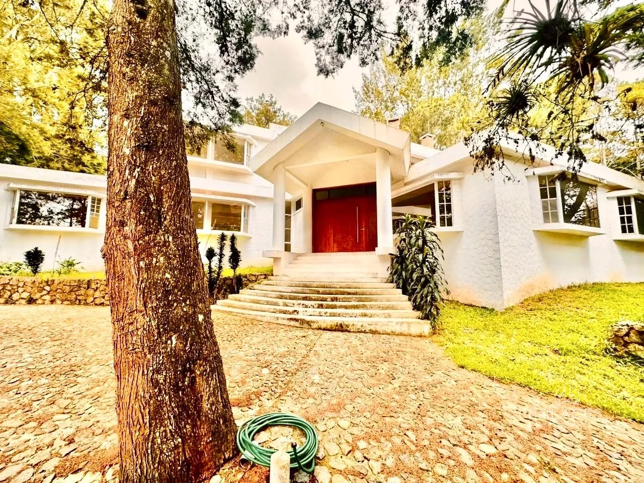 Km 16.5 CAES • Casa en Venta • Residencial Lomas de San Rafael — Casa en Venta en Lomas de San Rafael, Carretera a El Salvador, Guatemala, Ciudad — foto 2 de 16