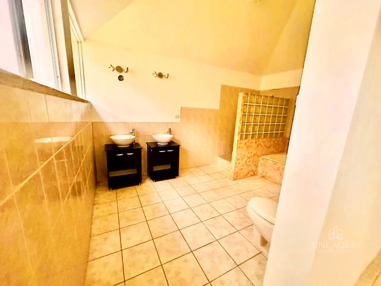 Km 16.5 CAES • Casa en Venta • Residencial Lomas de San Rafael — Casa en Venta en Lomas de San Rafael, Carretera a El Salvador, Guatemala, Ciudad — foto 11 de 16