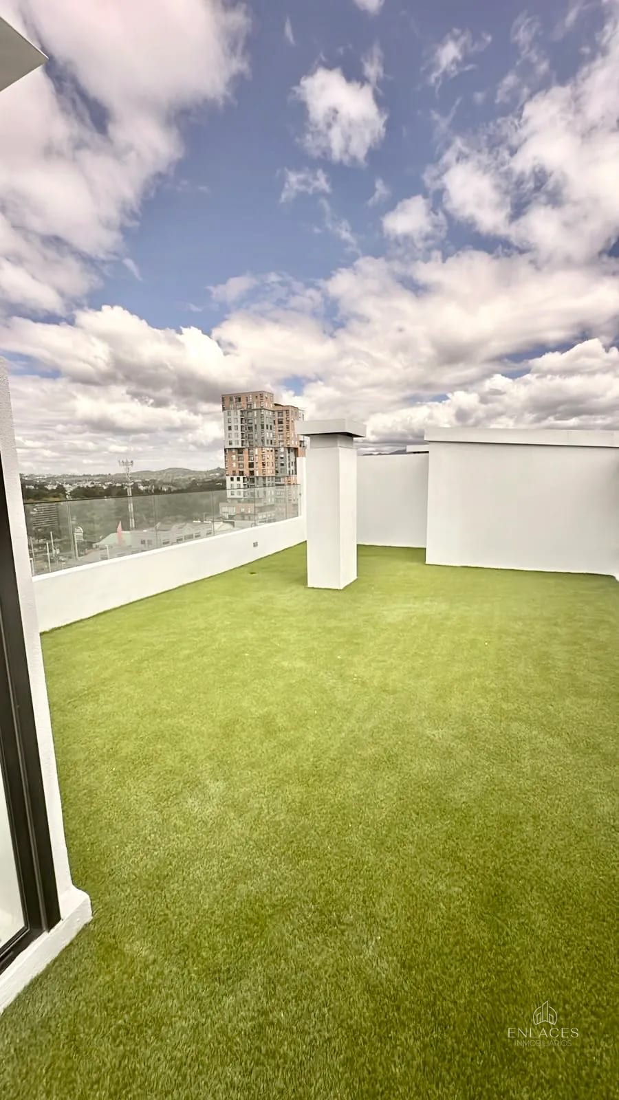 Zona 10 • Apartamento con Terraza en Venta • Edificio Senseti 10 — Apartamento en Venta en Zona 10, Guatemala, Ciudad — foto 11 de 11