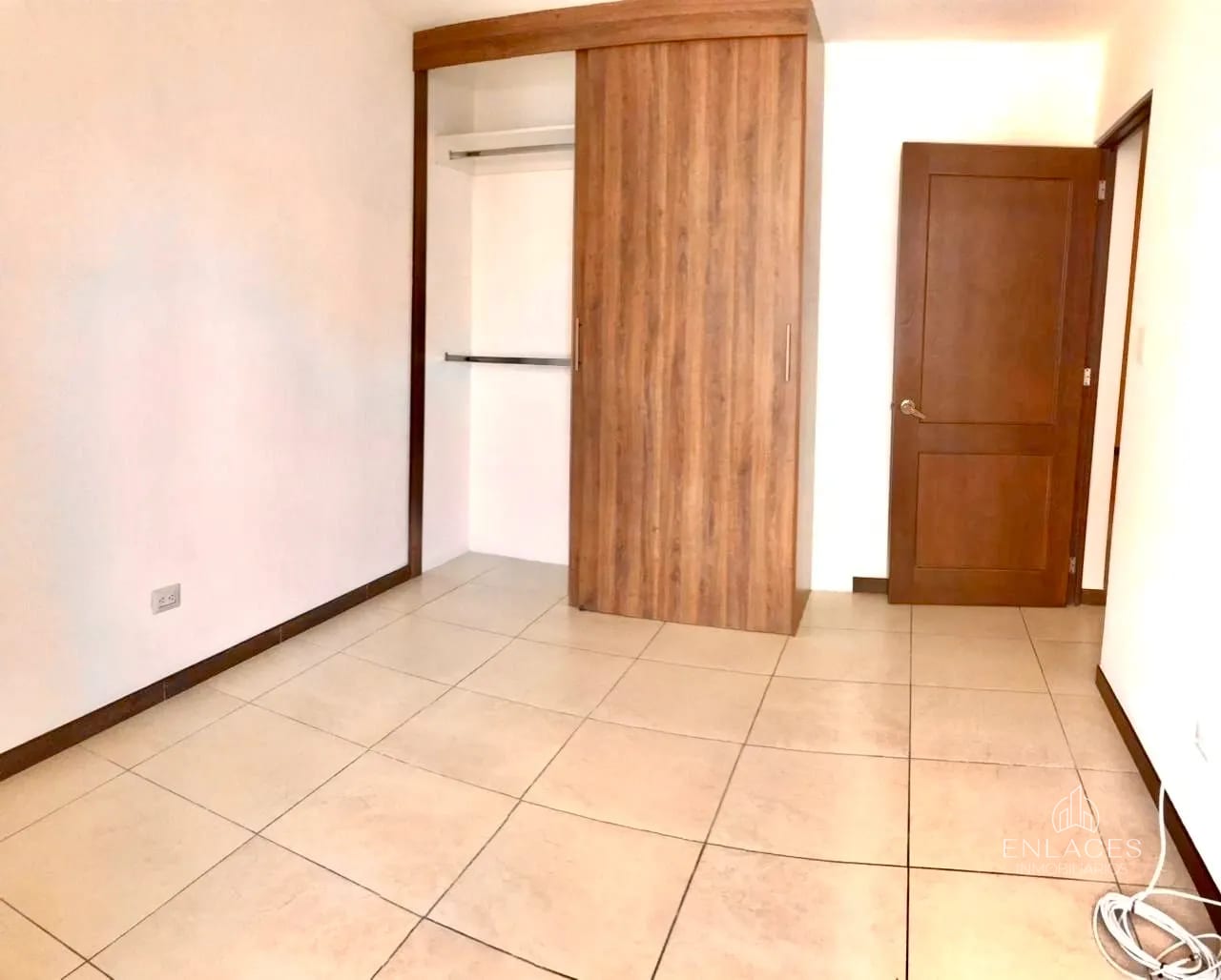 Zona 11 • Apartamento en Renta/Venta • Santa María Las Charcas — Apartamento en Alquiler en Santa María de Las Charcas, Zona 11, Guatemala, Ciudad — foto 9 de 13