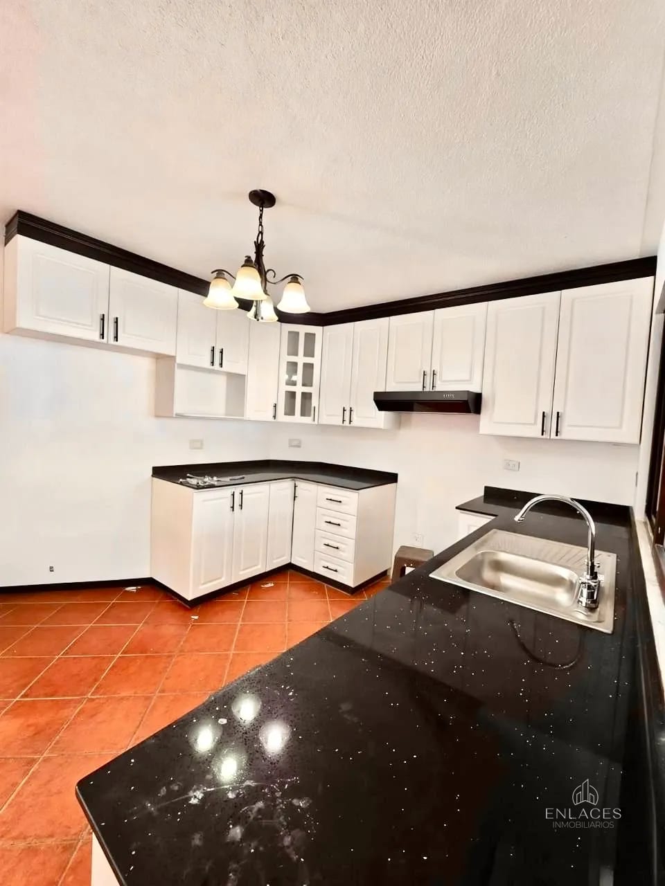 Km 16 CAES • Casa en Venta • Valles de Napa — Casa en Venta en Valles de Napa, Carretera a El Salvador, Guatemala, Ciudad — foto 3 de 14