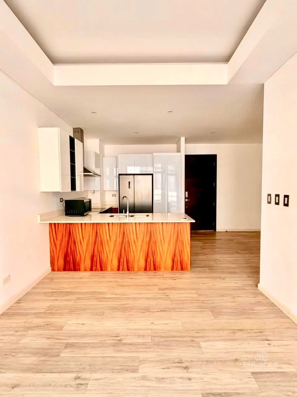 Zona 16 • Apartamento en Renta • Edificio Lirios de Cayalá 1 — Apartamento en Alquiler en Lirios de Cayalá I, Zona 16, Guatemala, Ciudad — foto 3 de 10