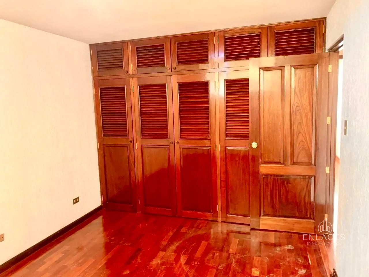 Zona 14 • Apartamento en Renta • Edificio Greco — Apartamento en Alquiler en Zona 14, Guatemala, Ciudad — foto 9 de 10