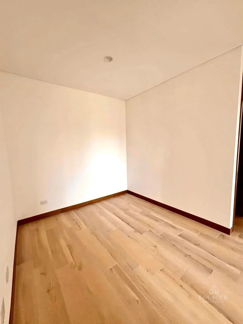Zona 10 • Apartamento en Renta • Edificio Ferré Diez — Apartamento en Alquiler en Ferré Diez, Zona 10, Guatemala, Ciudad — foto 8 de 8