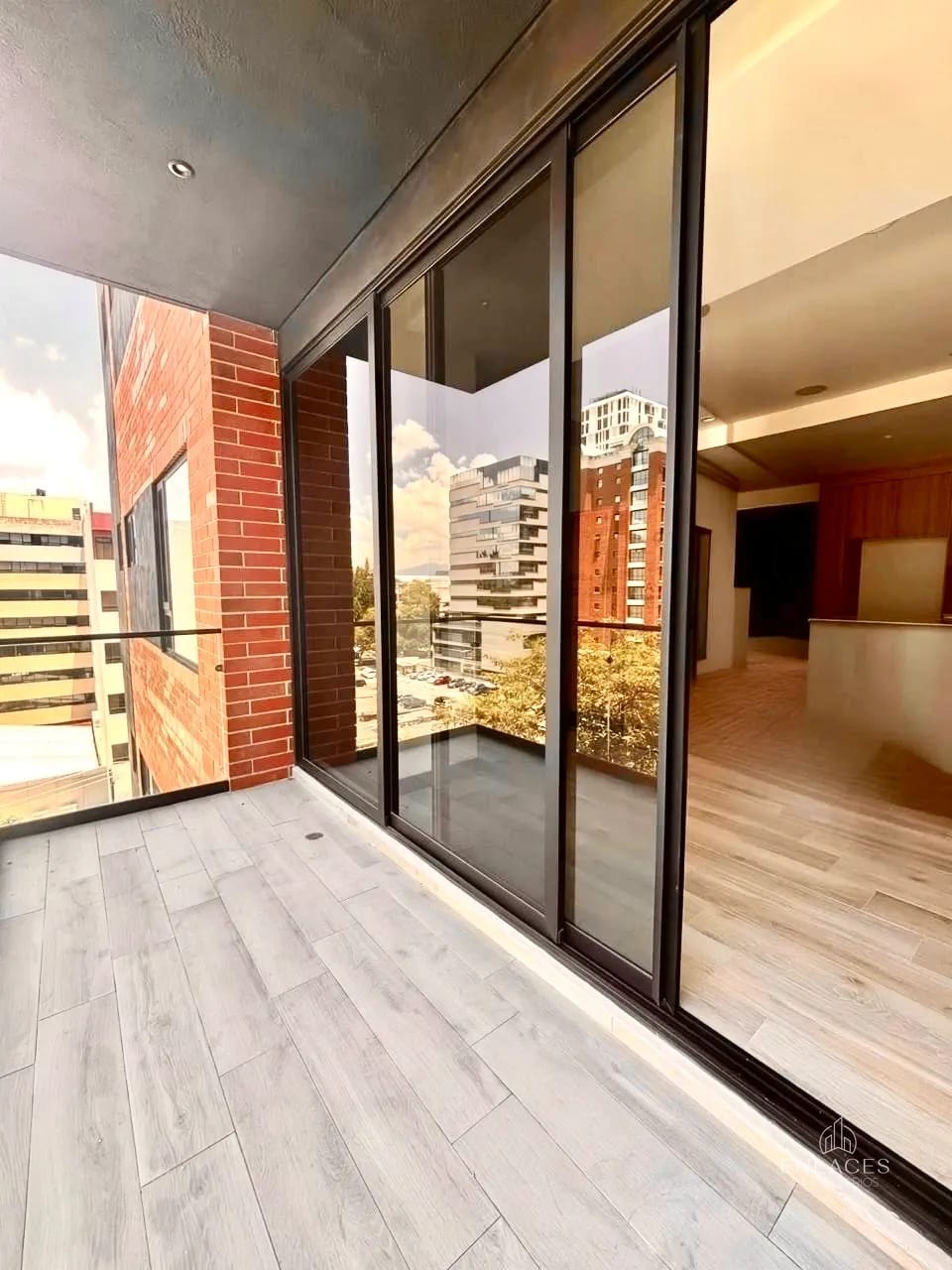 Zona 10 • Apartamento en Renta • Edificio Ferré Diez — Apartamento en Alquiler en Ferré Diez, Zona 10, Guatemala, Ciudad — foto 4 de 8