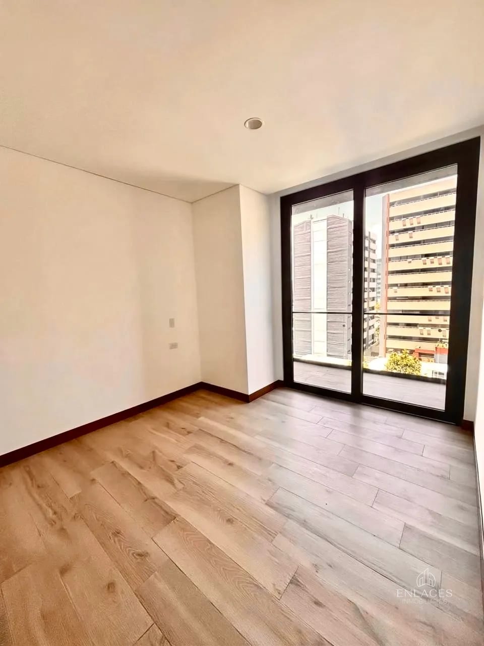 Zona 10 • Apartamento en Renta • Edificio Ferré Diez — Apartamento en Alquiler en Ferré Diez, Zona 10, Guatemala, Ciudad — foto 3 de 8