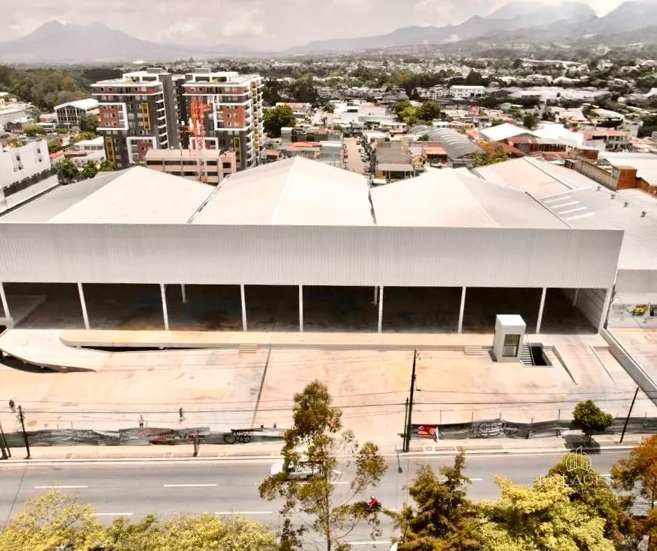 Zona 11 • Propiedad Comercial en renta • Calzada Roosevelt — Edificio en Alquiler en Zona 11, Guatemala, Ciudad — foto 1 de 7