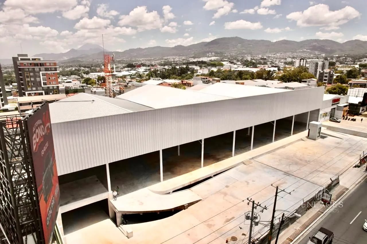 Zona 11 • Propiedad Comercial en renta • Calzada Roosevelt — Edificio en Alquiler en Zona 11, Guatemala, Ciudad — foto 2 de 7