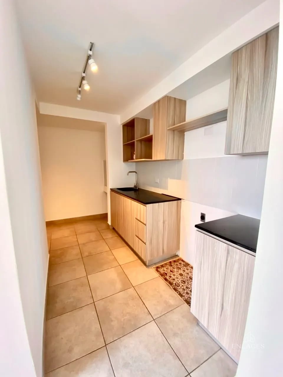 Zona 2 • Apartamento en Renta • Edificio Baldone — Apartamento en Alquiler en Baldone, Zona 2, Guatemala, Ciudad — foto 1 de 11