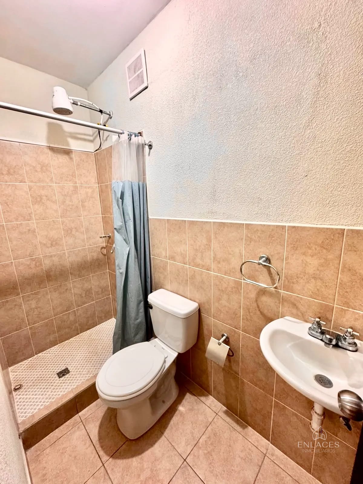 Km 18.5 CAES • Casa en Renta • Condominio Bosques de Arrazola — Casa en Alquiler en Bosques de Arrazola, Carretera a El Salvador, Guatemala, Ciudad — foto 10 de 17