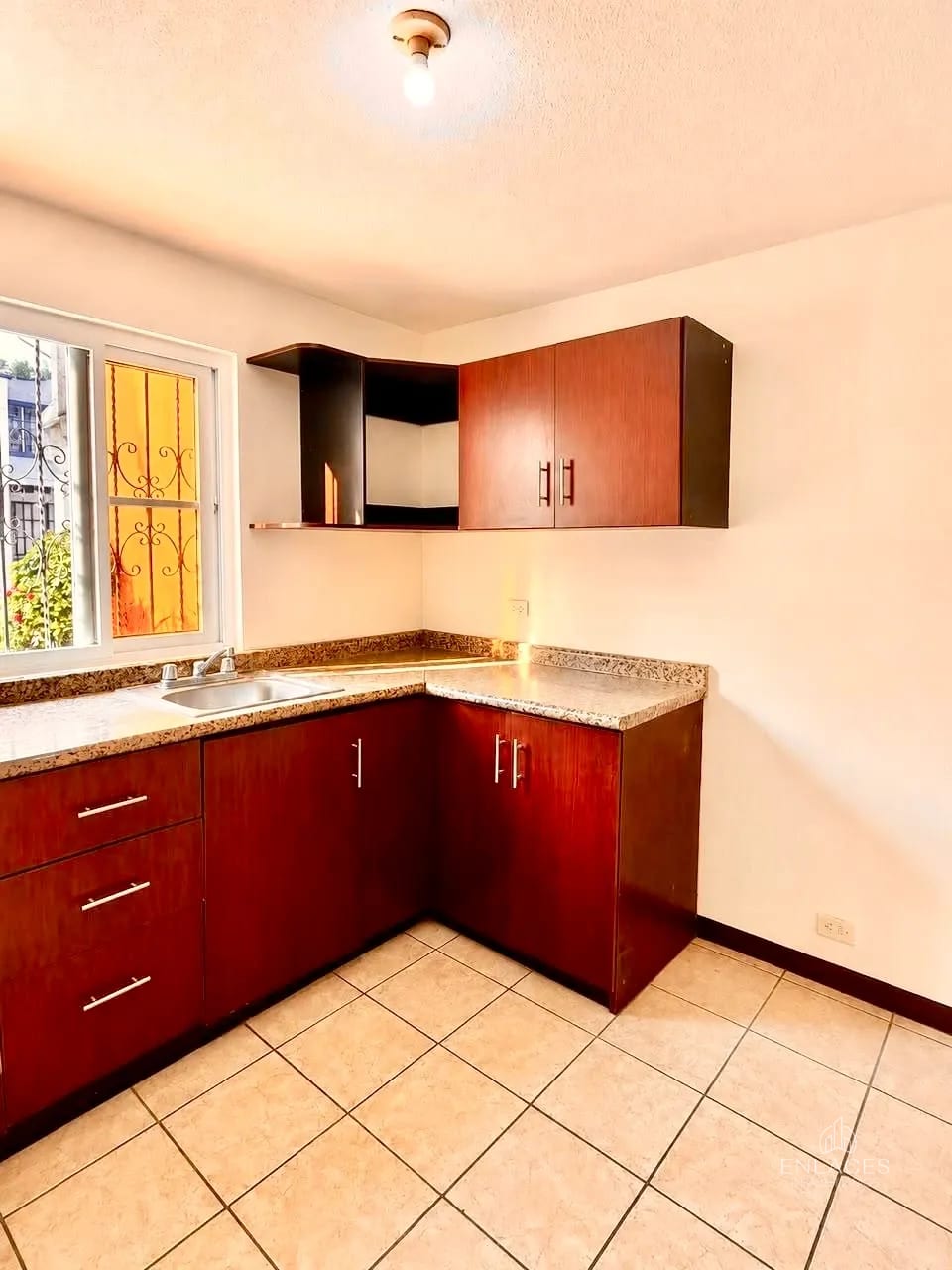 Villa Nueva • Casa en Venta • Colinas de Monte María Sur — Casa en Venta en Villa Nueva, Guatemala, Ciudad — foto 3 de 12