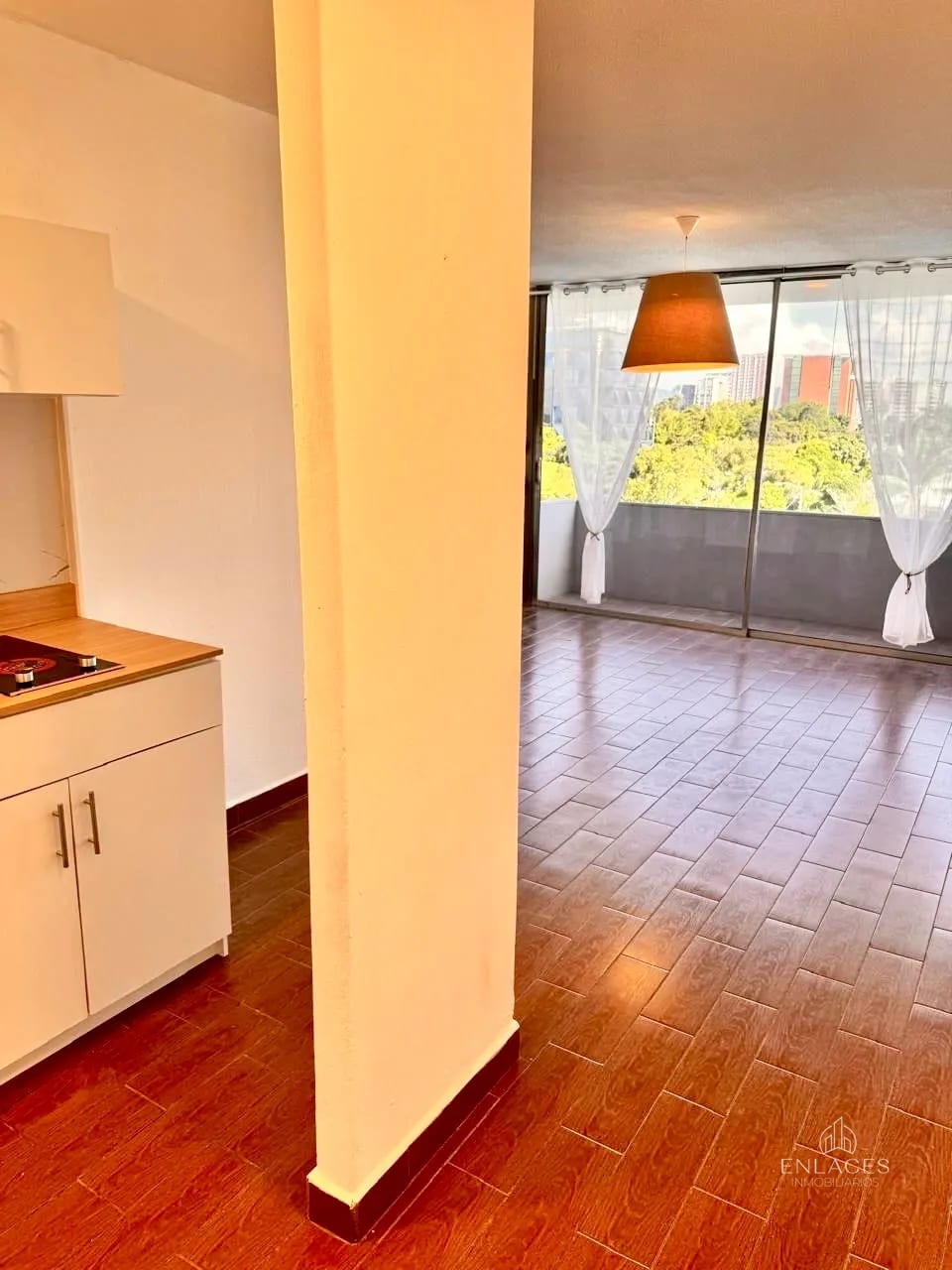 Zona 9 • Apartamento en Renta • Edificio Cortijo Reforma — Apartamento en Alquiler en Cortijo Reforma, Zona 9, Guatemala, Ciudad — foto 4 de 12