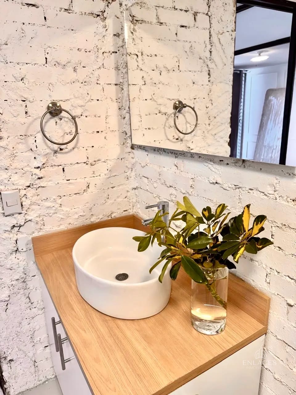 Zona 9 • Apartamento en Renta • Edificio Cortijo Reforma — Apartamento en Alquiler en Cortijo Reforma, Zona 9, Guatemala, Ciudad — foto 10 de 12