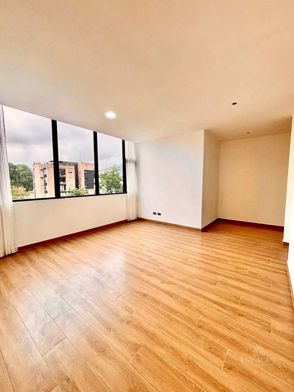 Zona 15, VH2 • Apartamento en Renta • Edificio Sama — Apartamento en Alquiler en Vista Hermosa II, Zona 15, Guatemala, Ciudad — foto 6 de 11
