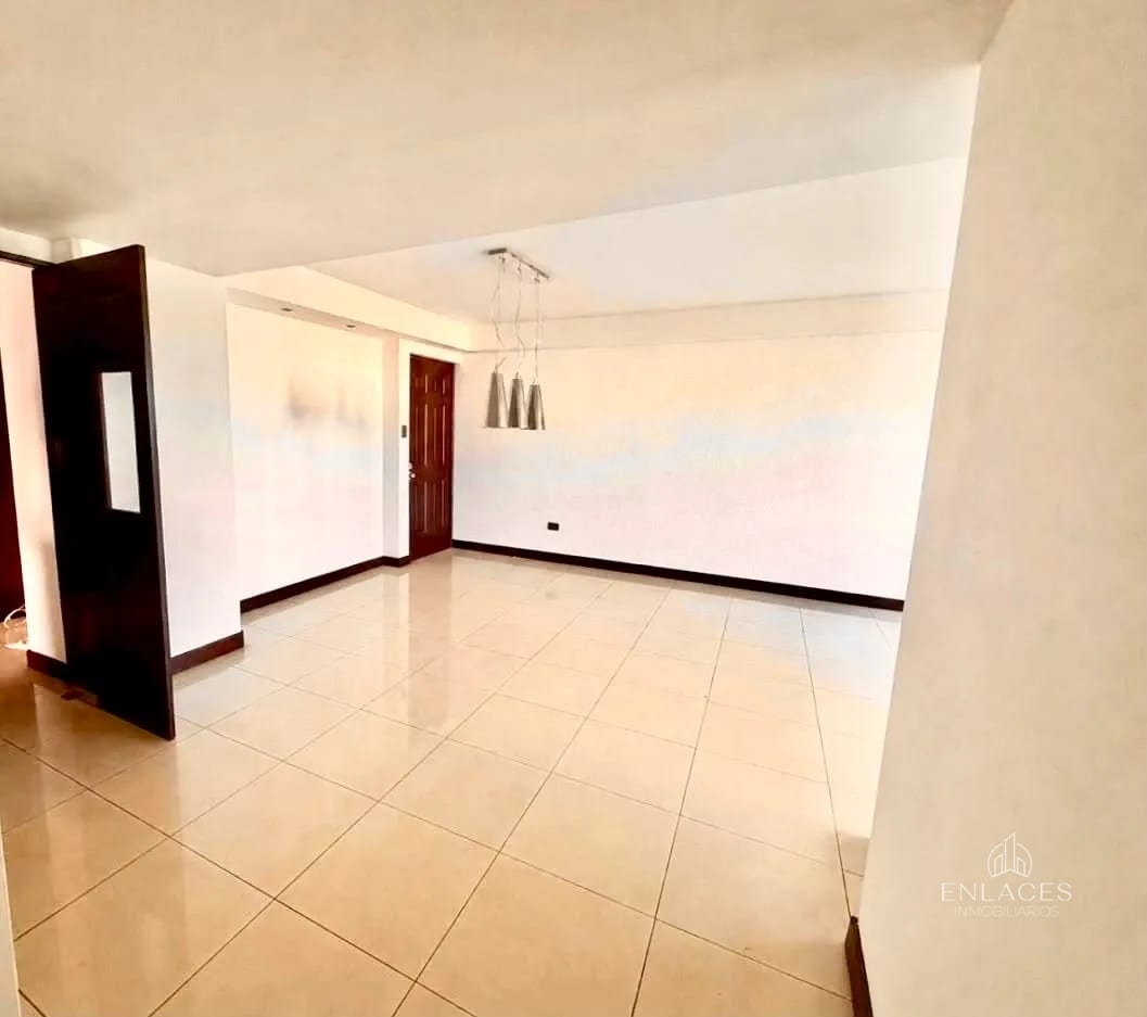 Zona 16 • Apartamento en Renta • Edificio Villas de San Isidro — Apartamento en Alquiler en Villas de San Isidro, Zona 16, Guatemala, Ciudad — foto 9 de 11