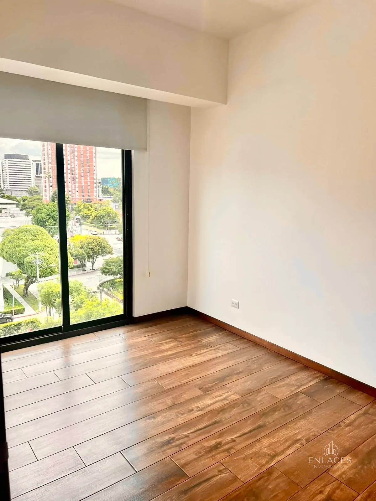 Zona 10 • Apartamento en Renta • Edificio Brunelo — Apartamento en Alquiler en Brunelo, Zona 10, Guatemala, Ciudad — foto 13 de 16
