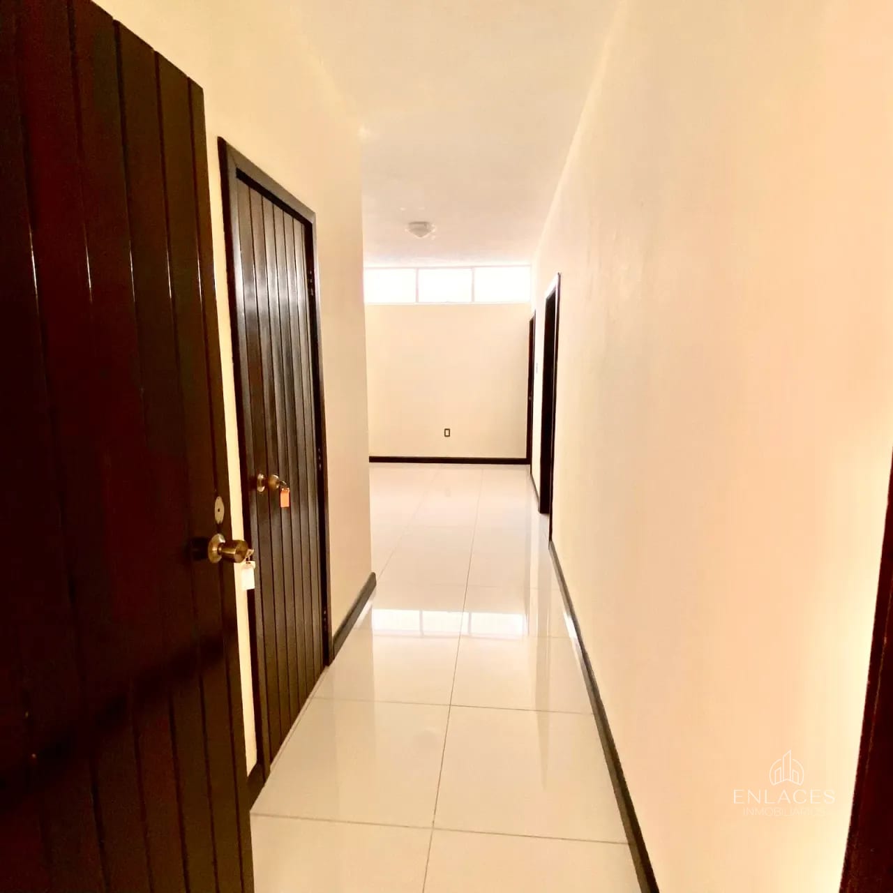 Zona 10 • Casa en Renta • Residencial Oakland — Casa en Alquiler en Oakland 12-24, Zona 10, Guatemala, Ciudad — foto 6 de 8