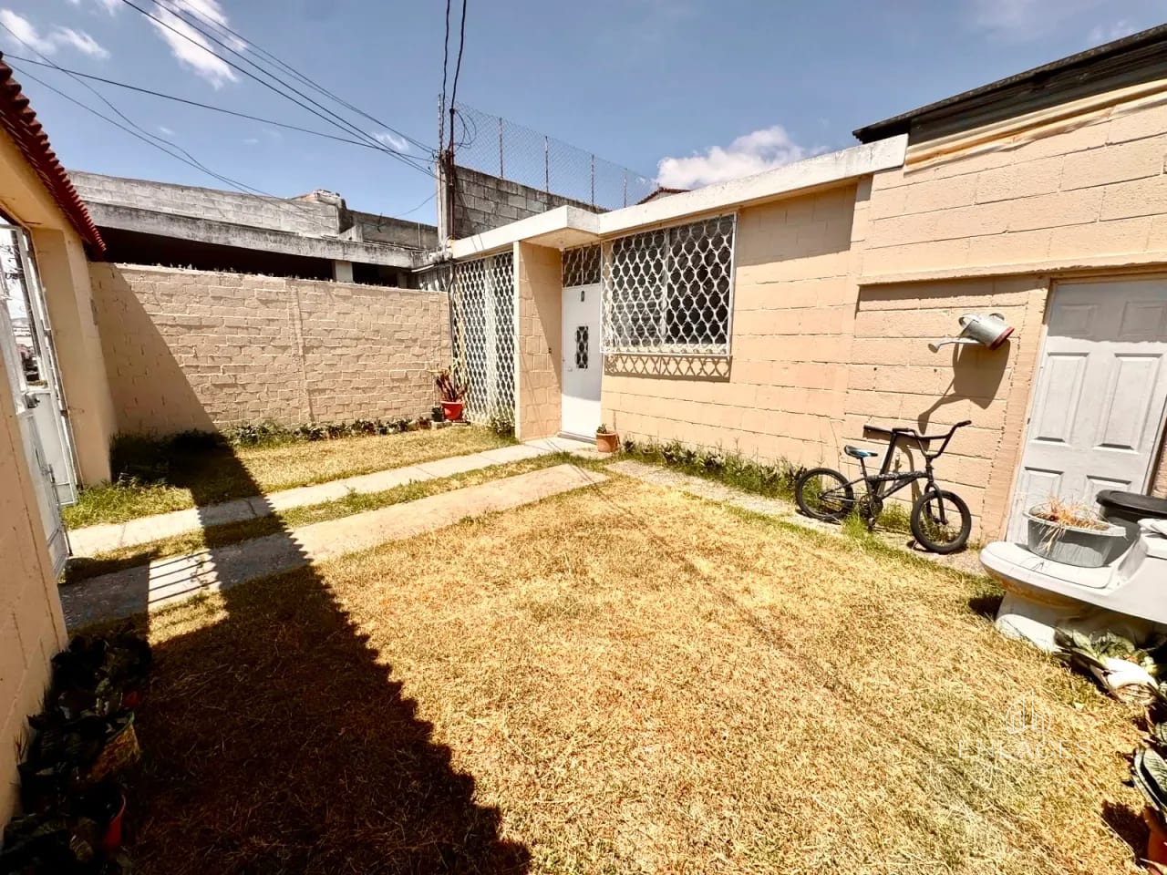 Zona 1 de Mixco • Casa en Venta • Lomas de Portugal — Casa en Venta en Zona 1 Mixco, Guatemala, Ciudad — foto 2 de 17
