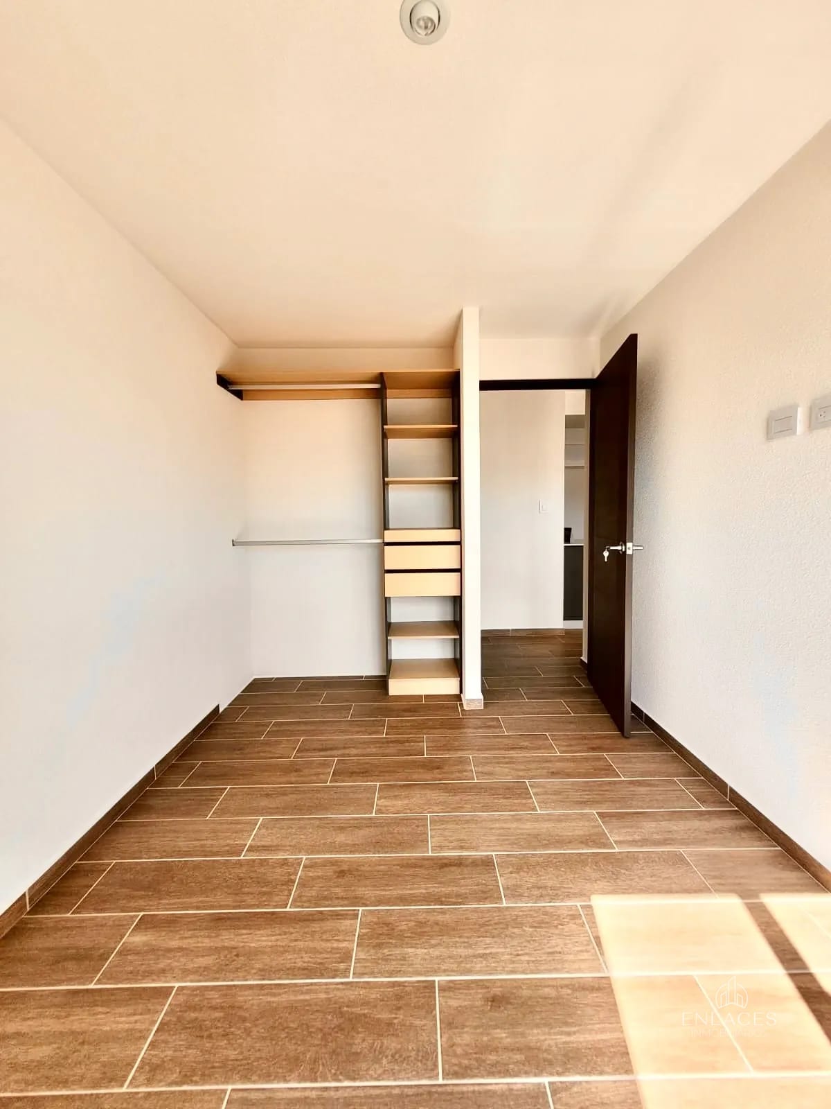 Zona 7 • Apartamento en Renta • Edificio Parque Mateo — Apartamento en Alquiler en Parque Mateo, Zona 7, Guatemala, Ciudad — foto 11 de 12