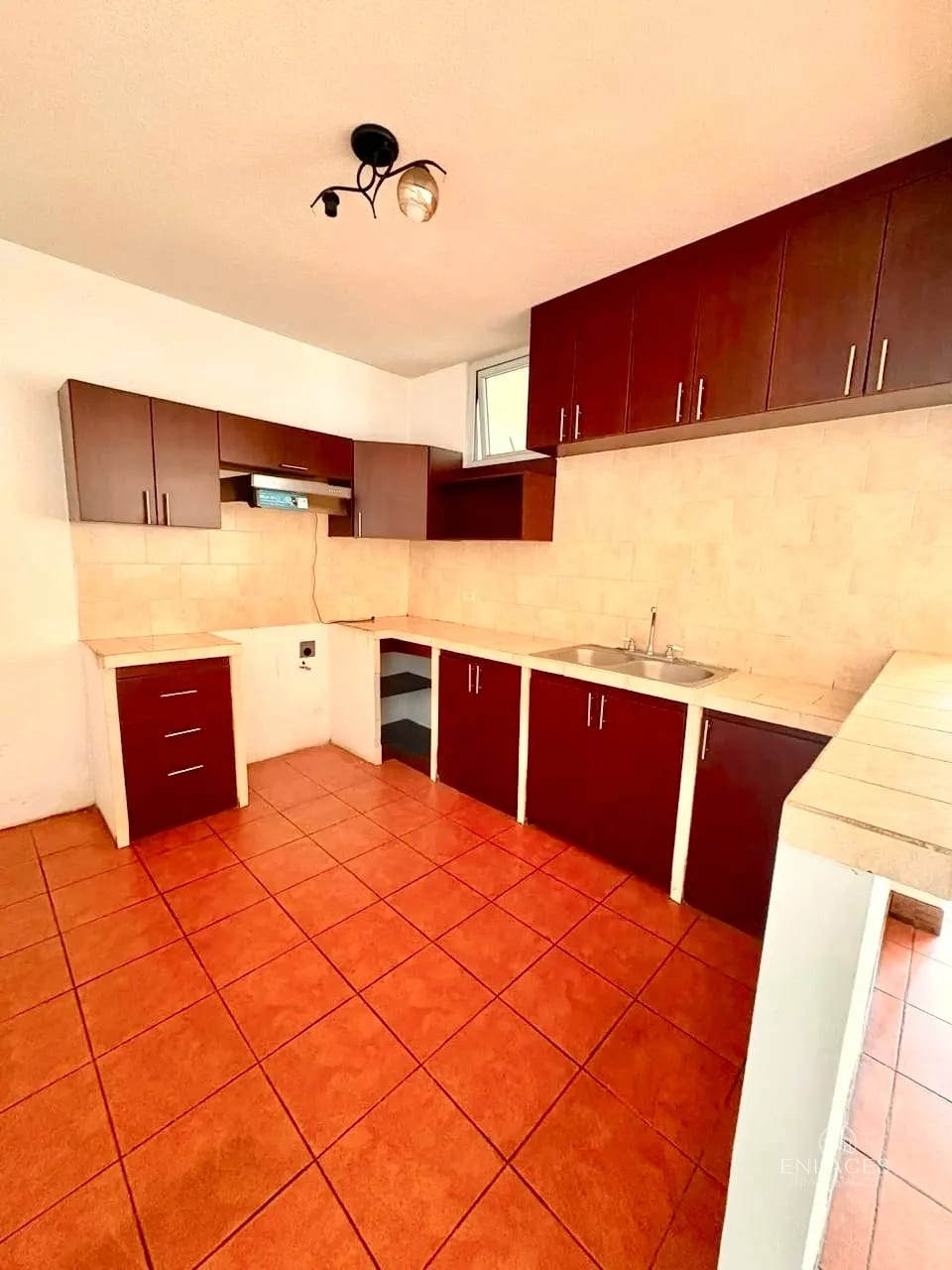 Zona 8 de Mixco • Casa en Venta • Balcones de San Cristóbal — Casa en Venta en Zona 8 Mixco, Guatemala, Ciudad — foto 2 de 9