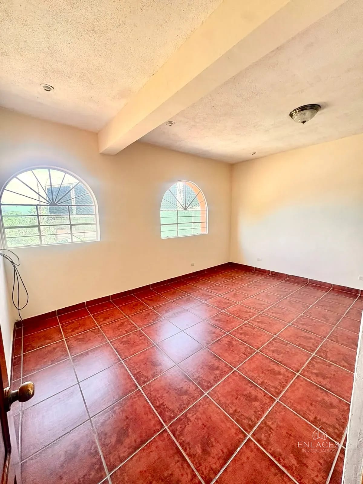 Zona 16 • Casa en Renta/Venta • Fuera de garita en Kanajuyú — Casa en Alquiler en Kanajuyú, Zona 16, Guatemala, Ciudad — foto 5 de 14