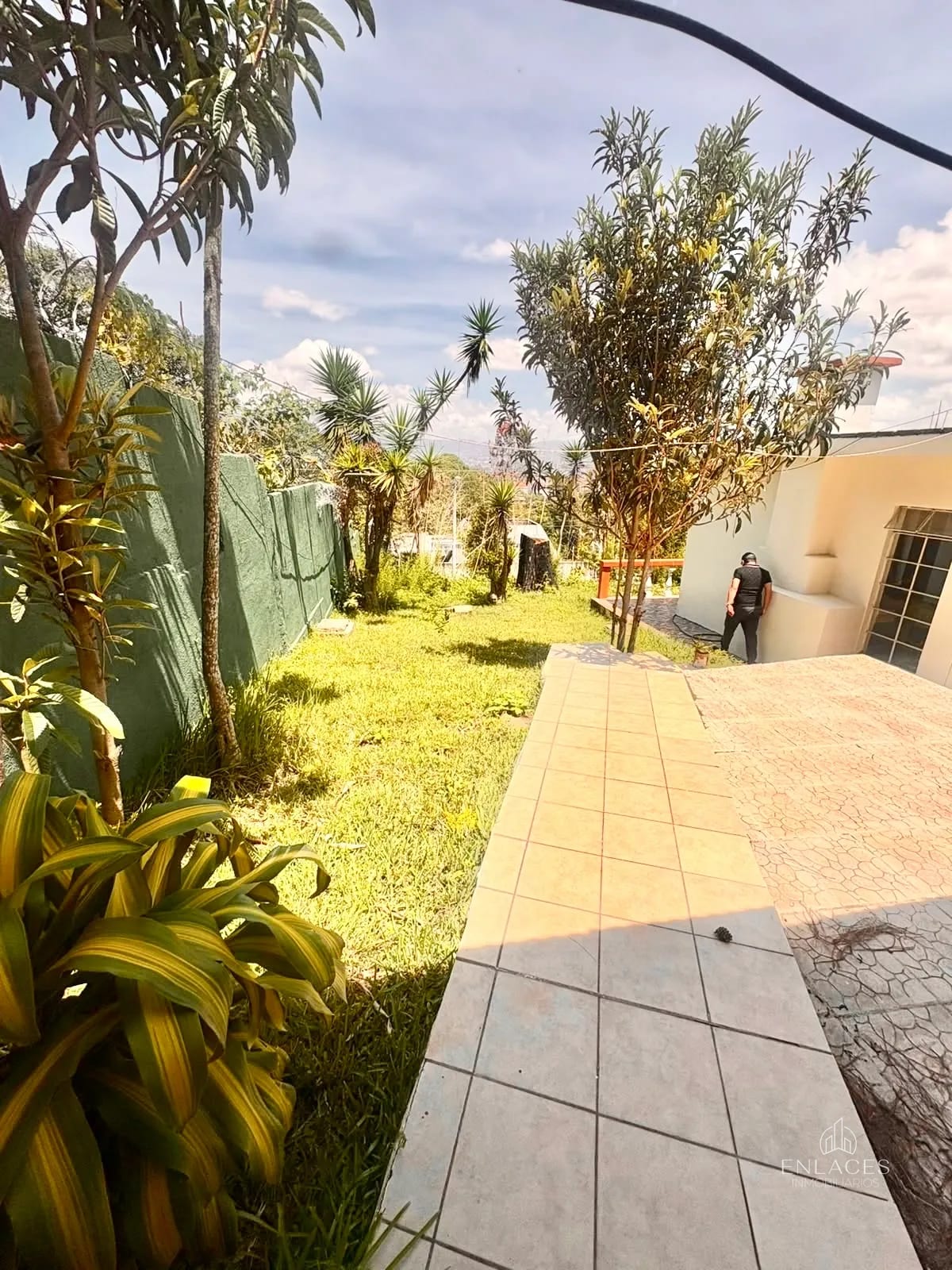 Zona 16 • Casa en Renta/Venta • Fuera de garita en Kanajuyú — Casa en Alquiler en Kanajuyú, Zona 16, Guatemala, Ciudad — foto 6 de 14