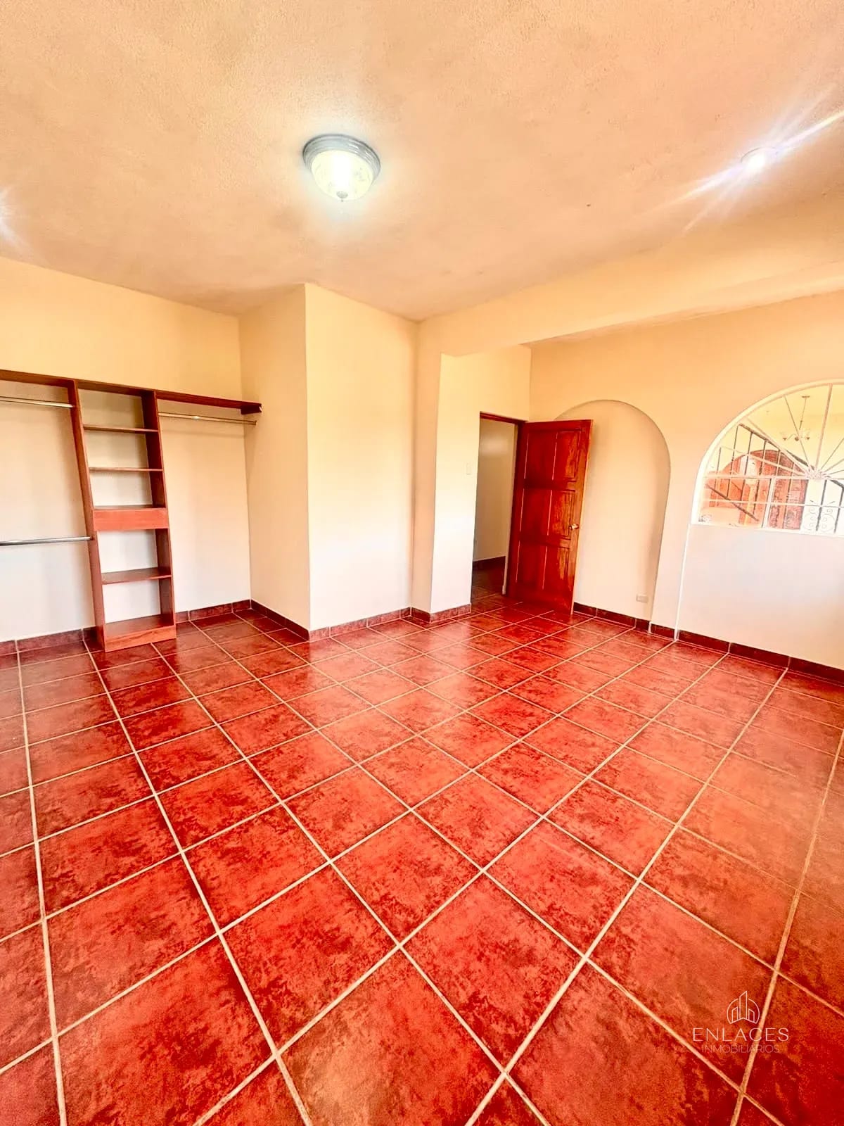 Zona 16 • Casa en Renta/Venta • Fuera de garita en Kanajuyú — Casa en Alquiler en Kanajuyú, Zona 16, Guatemala, Ciudad — foto 8 de 14