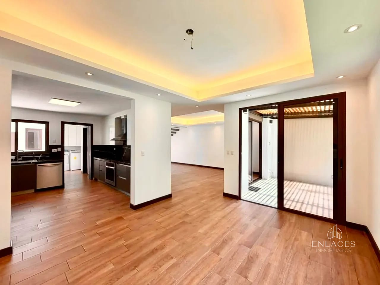 Zona 16 • Casa en Renta • Cond. La Reserva II, Lomas de San Isidro — Casa en Alquiler en Lomas de San Isidro - La Reserva, Zona 16, Guatemala, Ciudad — foto 4 de 9